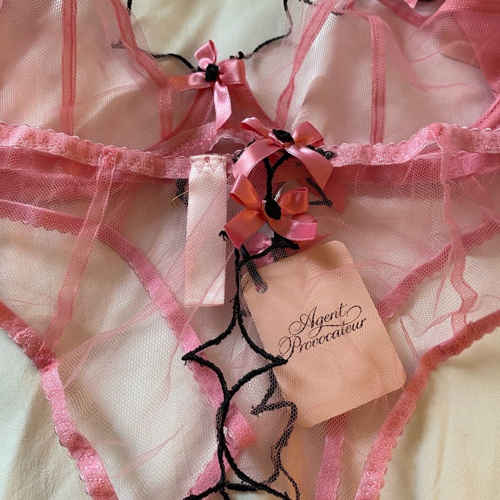 Agent provocateur
Lorna ouvert baby pink/ black set